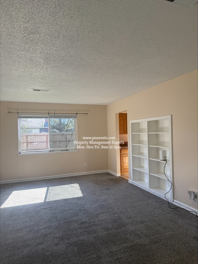 Photo - 412 Coventry Dr