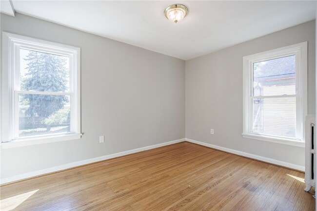 Photo - 257 Averill Ave