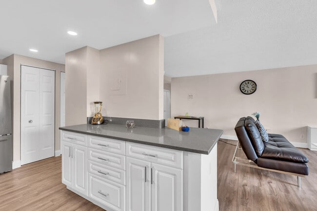 Photo - 2231 Crystal Dr Unidad ID1013819P