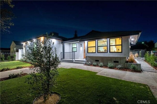 Photo - 18848 Collins St