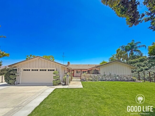 Building Photo - Move-In Ready 3BD/2BA Canyon Crest Home with Modern Kitchen Updates & 2-Car Garage