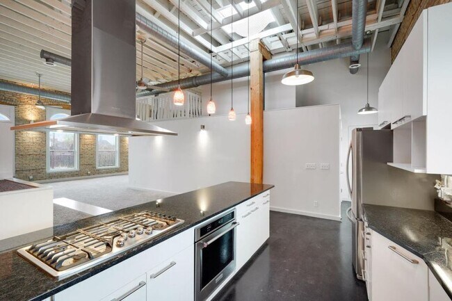 Photo - 109 26th St E