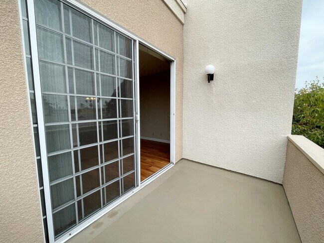 Available 1Bd/1Ba