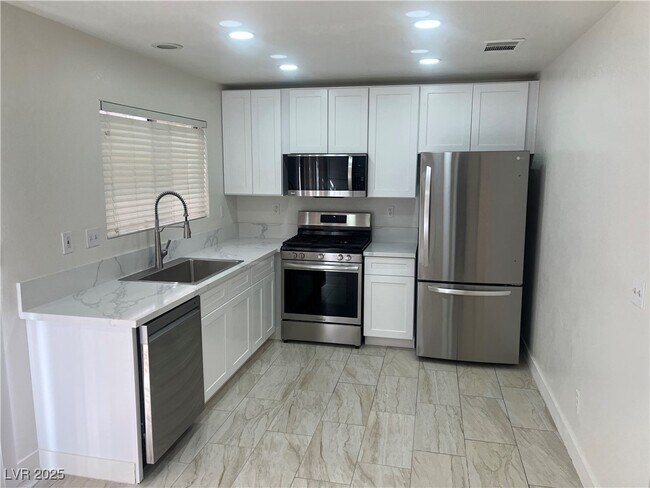 Photo - 368 Abbington St