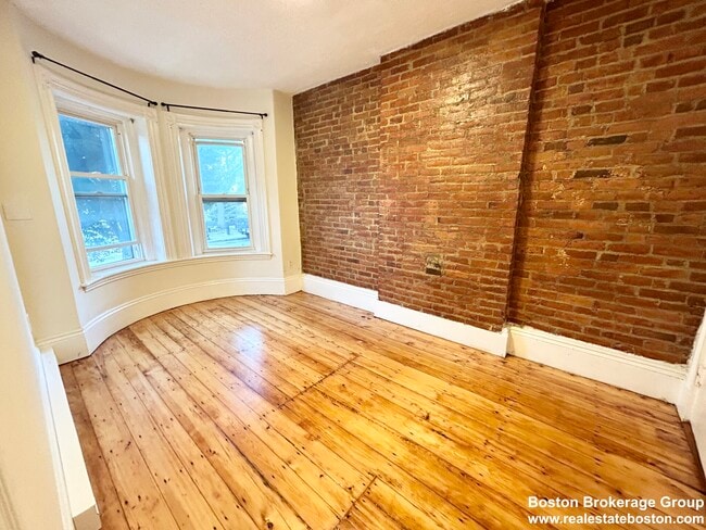 Photo - 81 Windsor St