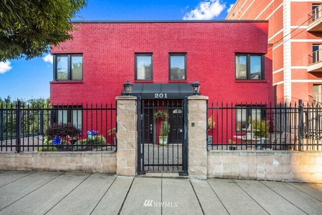 Building Photo - 201 Broadway Unit D