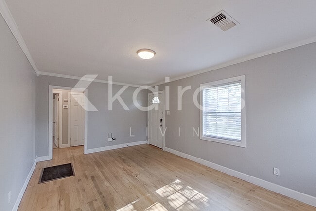 Photo - 3415 S Hughes St