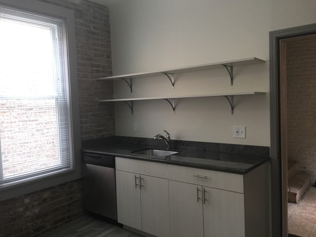 Kitchen - 706 S Laflin St Unit 3r