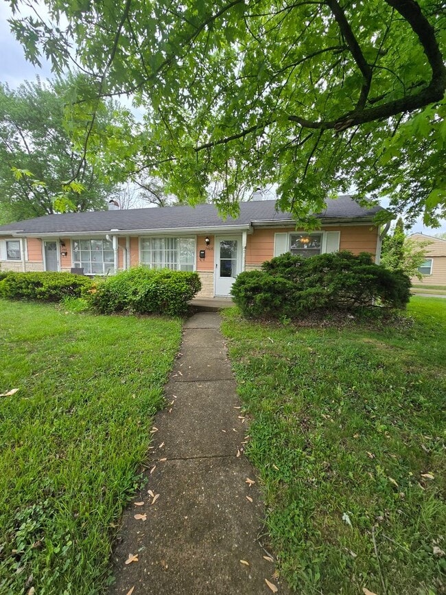 Building Photo - Two Bedroom Duplex IN Lawrence Township Located Near 56th St and Franklin Rd