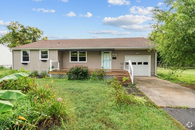 Building Photo - Now Available for Rent in Hampton! Rental
