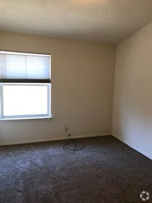 Building Photo - Lovely 3 bedroom near Kirtland AFB ready now! Rental