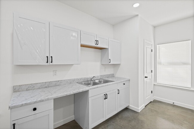 Photo - 5694 Myers Rd