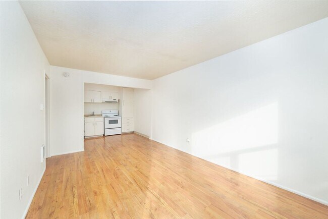 1 bedroom available now!! Mid town! - 1 bedroom available now!! Mid town! Apartment Unit #7
