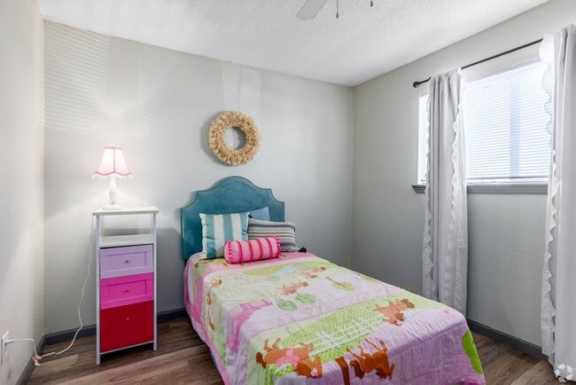 Photo - 401 Tinker Diagonal St Unidad Oklahoma City