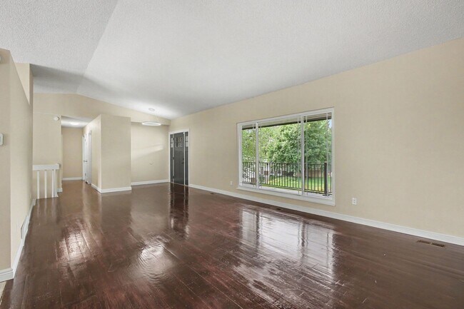 Photo - 2720 Northridge Dr