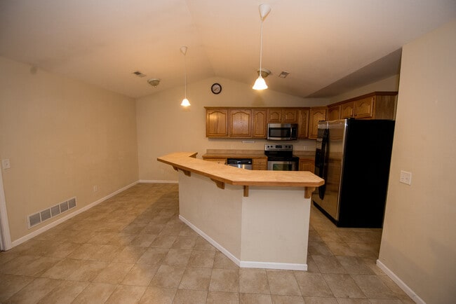 Photo - Amazing 4 Bedroom Duplex in Northeast Manh...