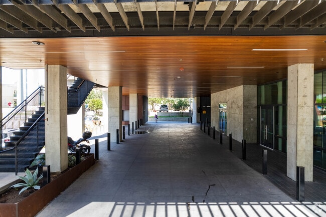 Photo - 70 Rainey St