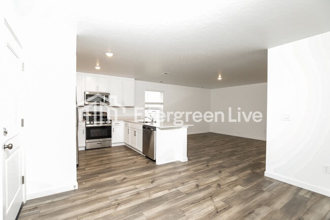 Photo - 324 Lightning Ave