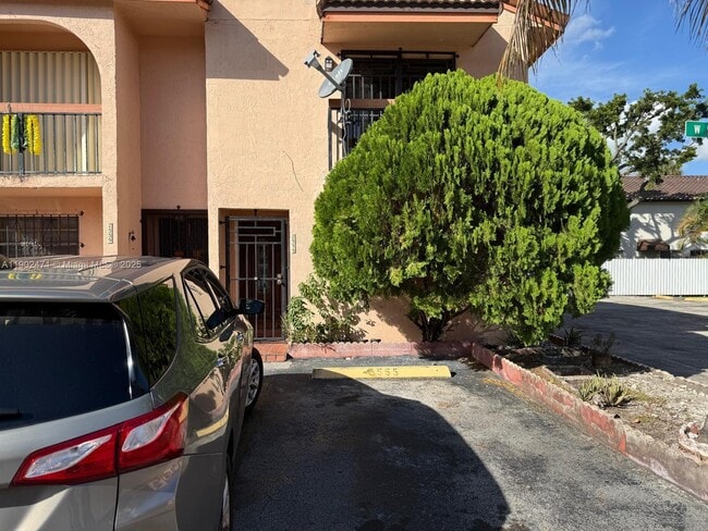 Building Photo - 2555 W 53rd St Unit 404