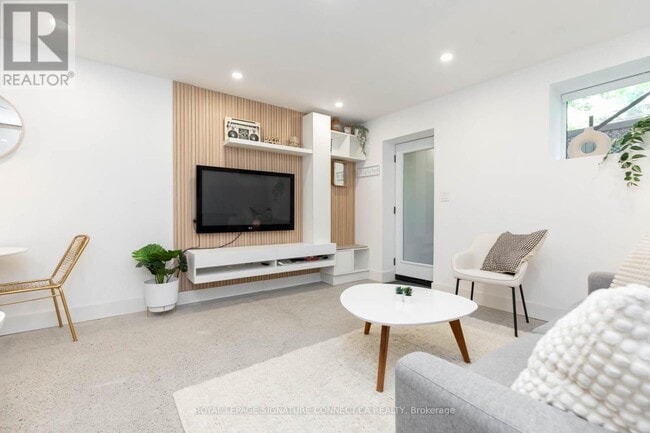 Photo - 55 Dearbourne Ave