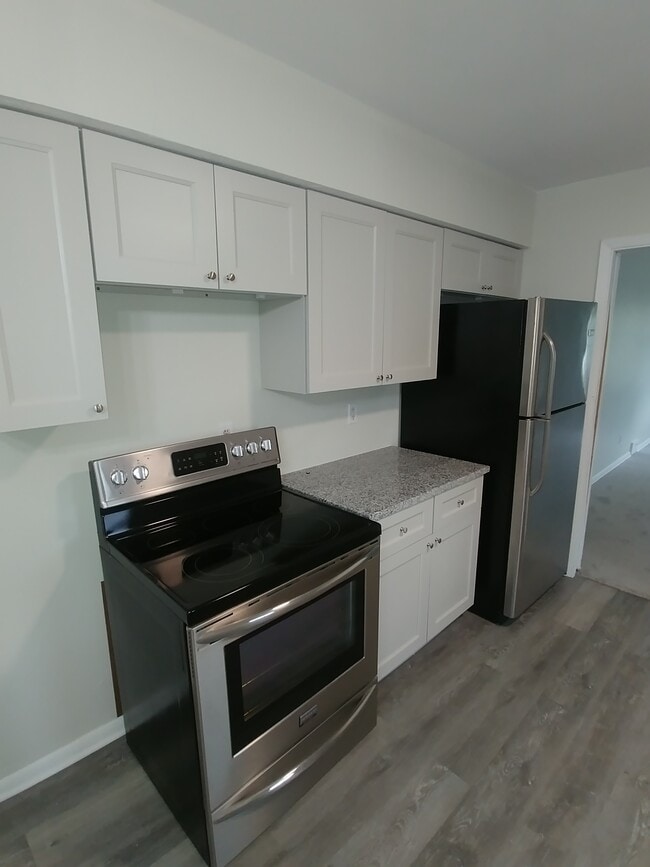 Stove-Refrigerator-Cabinet - 1230 Hewitt Ave Unidad 2