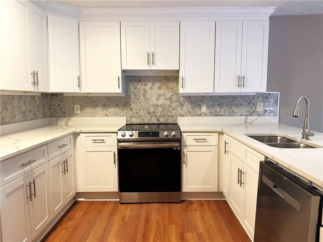 Photo - 1302 Colony Dr