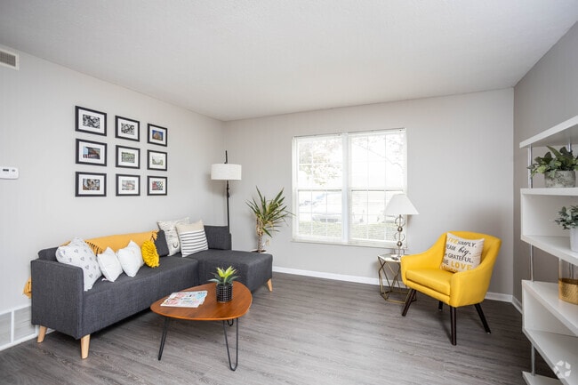 1BR, 1BA - 724 SF
