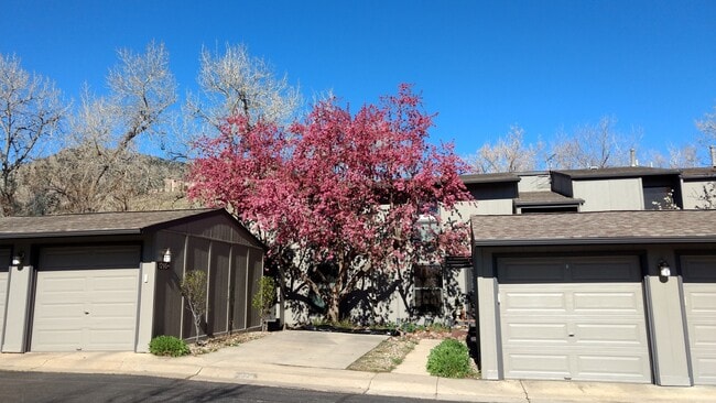 Building Photo - Sunny 2 bed, 1 bath South Boulder Townhome - Available June 5th!