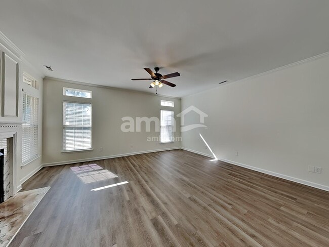 Photo - 1015 Farmingham Ln