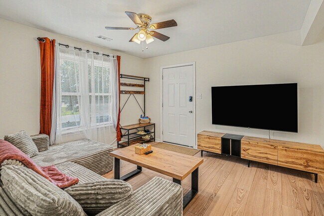 Photo - 253 White Oak Rd Unit Apt H
