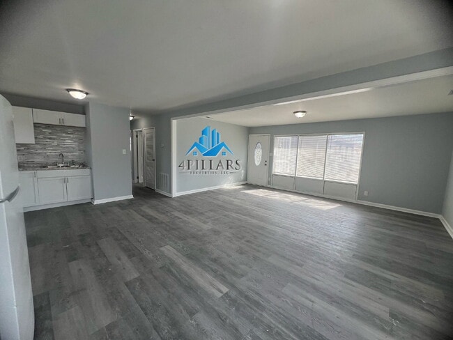 Photo - "Beautiful 3-Bedroom Home with Ample Storage in Hammond, IN!"