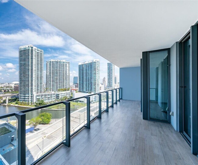 Photo - 68 SE 6th St Unidad 0 Rental