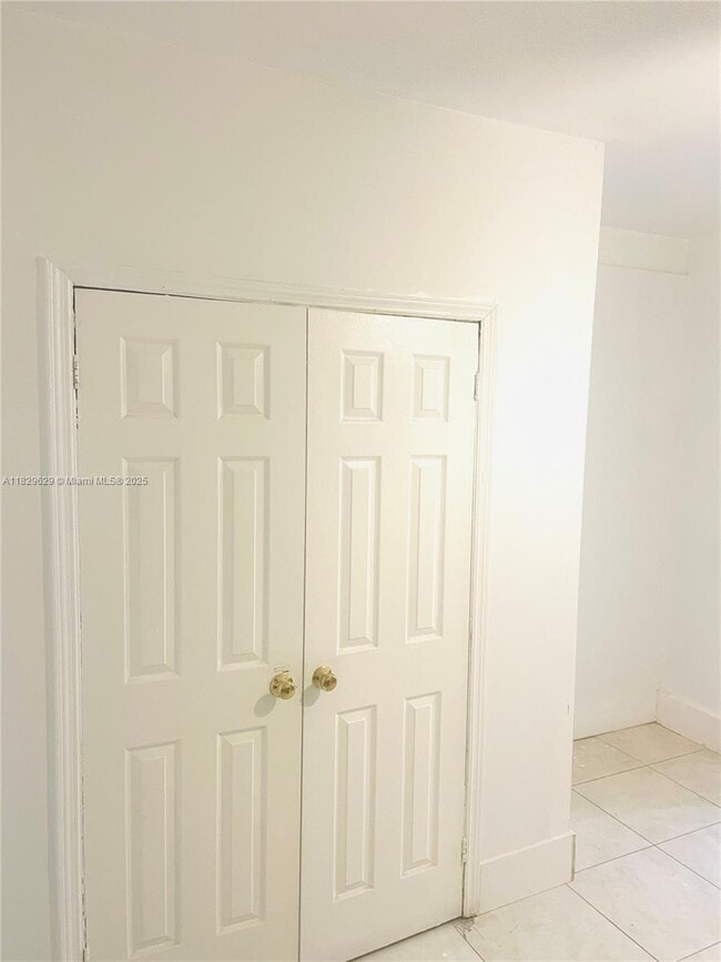 Building Photo - 613 Sharar Ave Unit 2B Rental