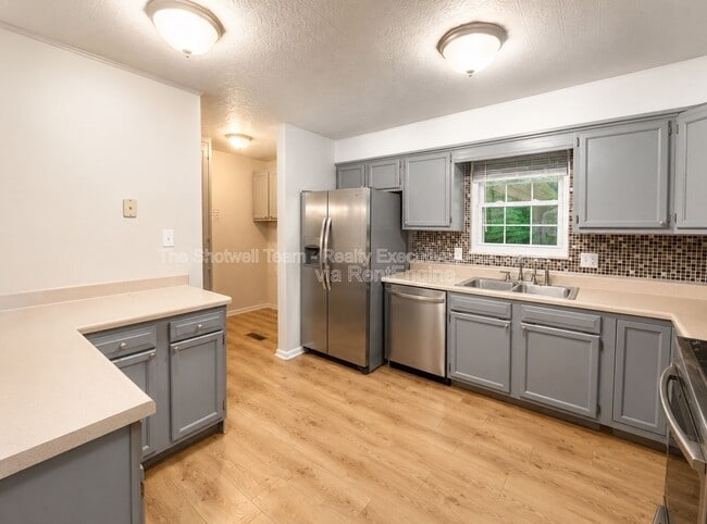 Photo - 11104 Hughlan Dr