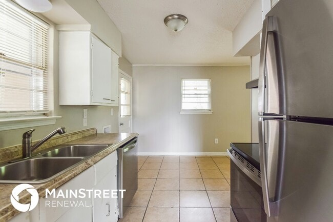 Photo - 4877 Brentdale Ave