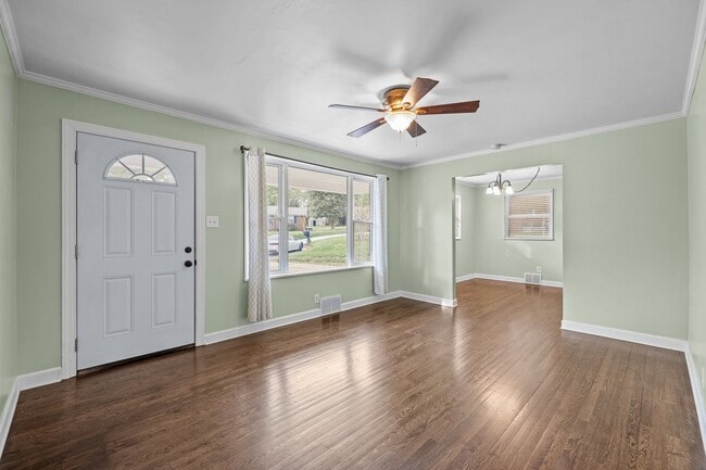 Photo - 205 Fieldstone Cir