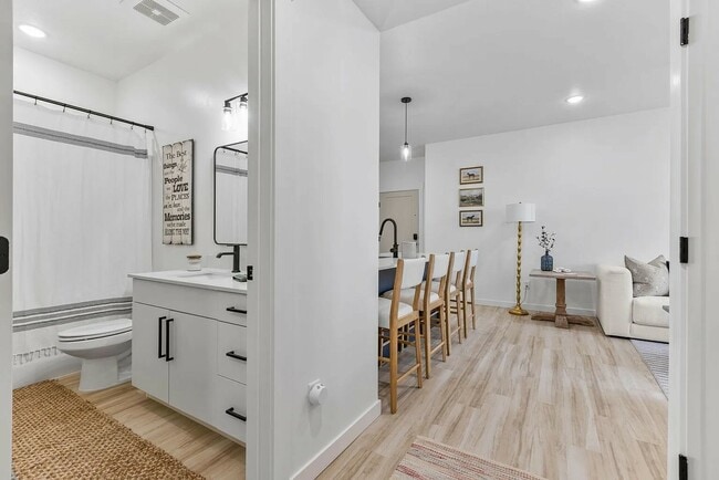 Photo - 3131 Fleur Dr Unit 3131