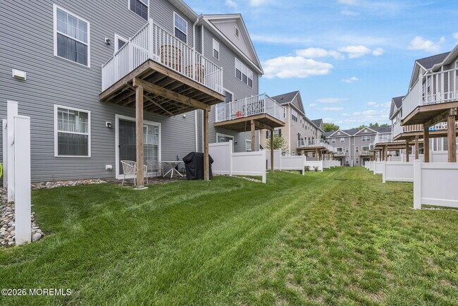 1502 Arose Ln