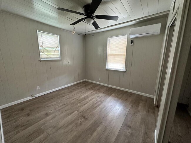 Photo - 812 W 5th St