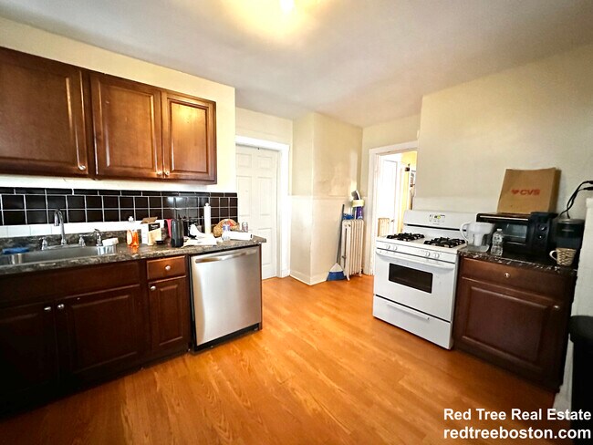 Building Photo - 9 Radnor Rd Rental