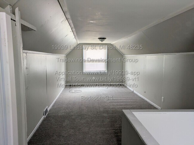 Photo - 19939 Lindsay St