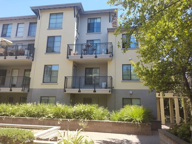 Building Photo - 800 N 8th St Rental