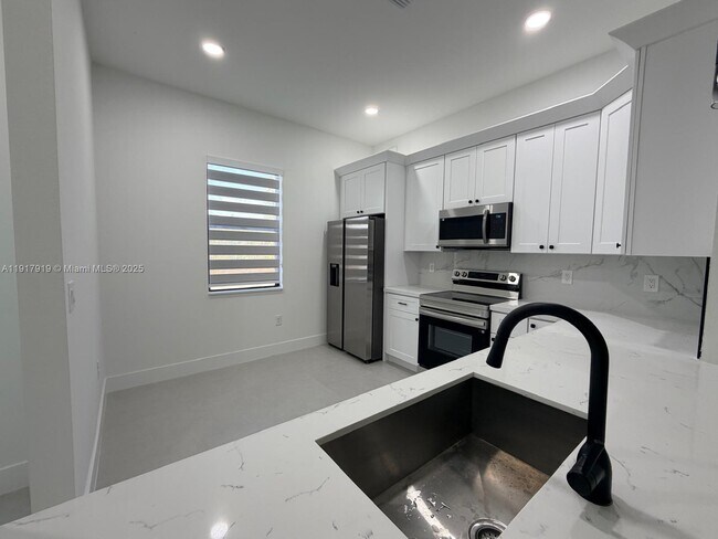 Photo - 1144 Mobley St E