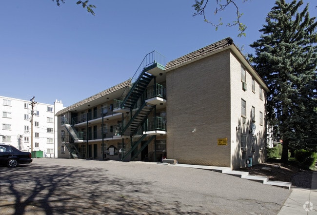 Building Photo - Greentree Apartments