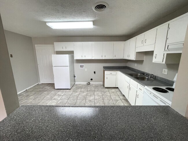 Photo - ESSEX CT - 110/112 Unit 112