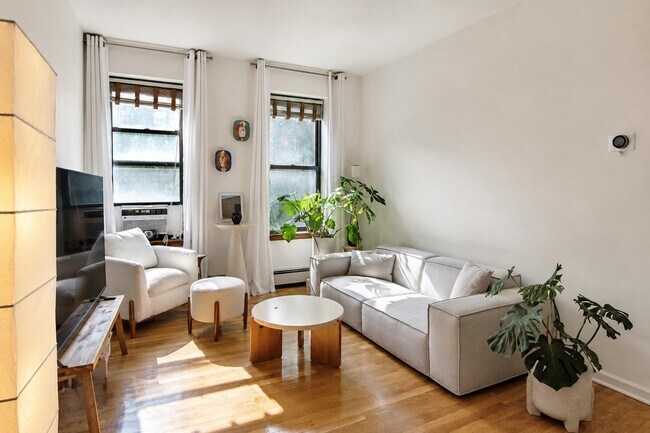 Photo - 208 Willow Ave