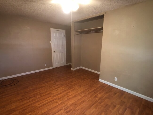 Photo - 441 Hazelton St