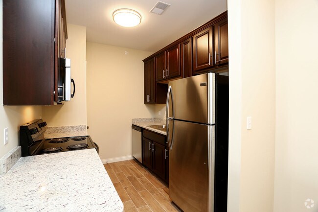 3BR, 3BA - 1,380 SF