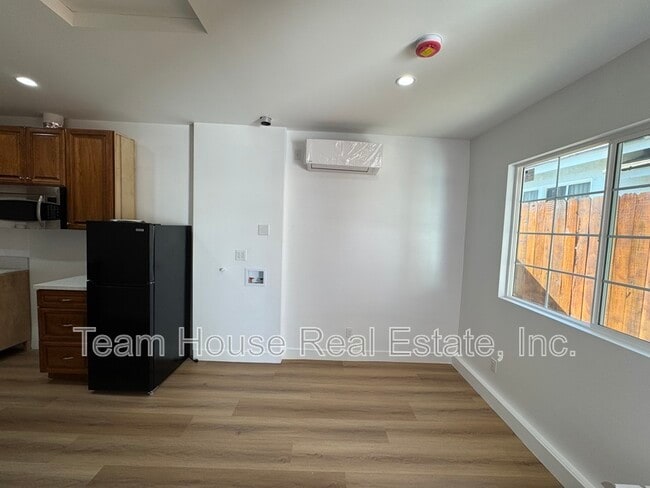 Photo - 7009 Comanche Ave