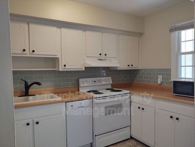 Photo - 910 McAlway Rd Unit Apt D